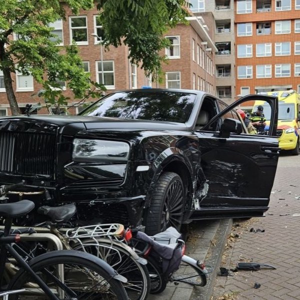 屋漏偏逢连夜雨！荷媒：王人耶赫价值36万镑豪车在阿姆斯特丹撞车